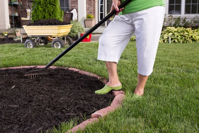 How long does mulch last in Pueblo, CO